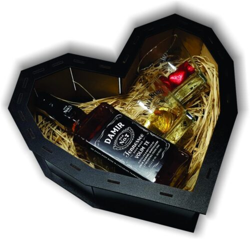 Jack Daniel's sa casama u drvenoj srce kutiji
