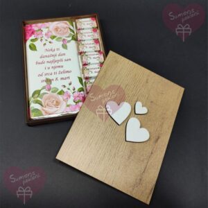 cokolada i cokoladice za osmi mart u drvenoj kutiji sa srcima bijelim na poklopcu